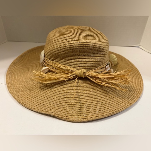 Sun ‘n’ Sand tan straw hat with beaded sea sheels OS - Picture 3 of 7